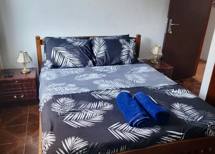 Papaya Villa Misere